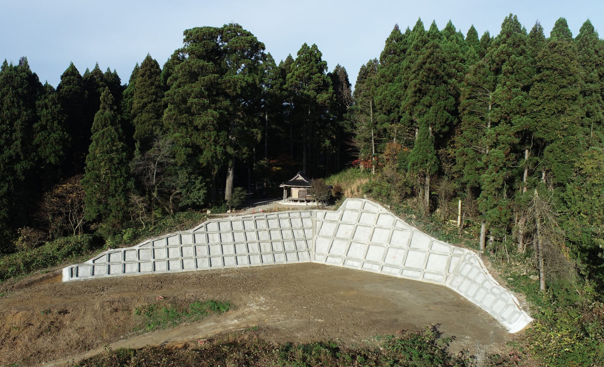 地すべり対策荒間２期地区法面保護工事